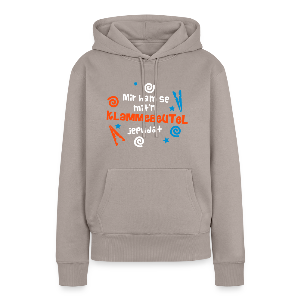 Mit'n Klammabeutel jepudat - Frauen Premium Hoodie - Taupe