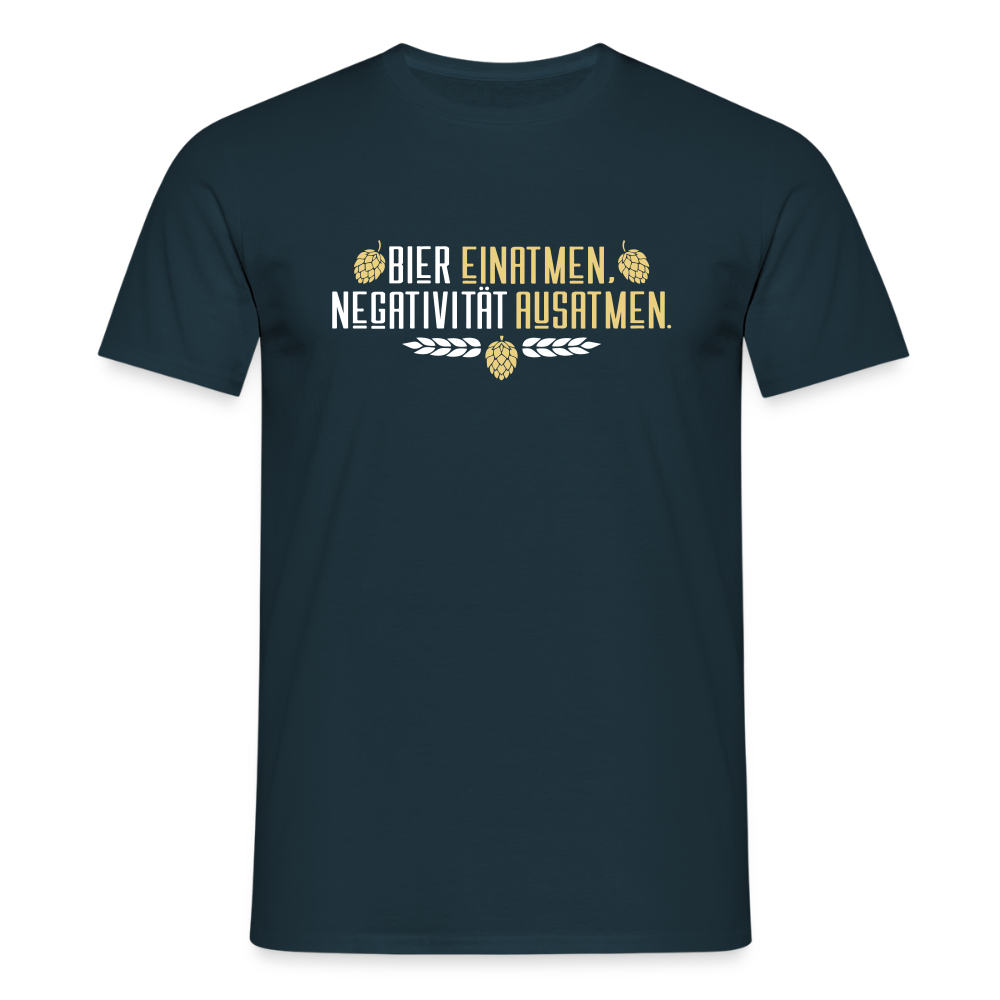 Bier einatmen, Negativität ausatmen. - Männer Premium T-Shirt - Navy