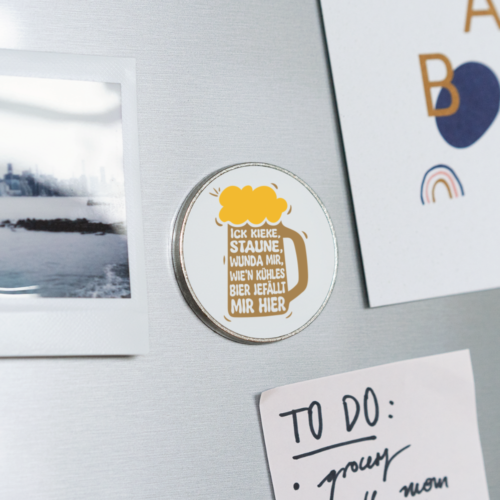 Ick kieke, staune, wunda mir, wie'n kühles Bier jefällt mir hier - Kühlschrankmagnet - weiß