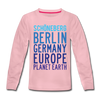Das Kinder Langarmshirt zeigt das Schöneberg Planet Earth Motiv.