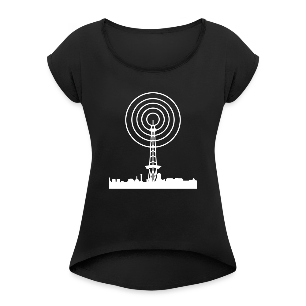 Funkturm im Fokus - Frauen T-Shirt mit gerollten Ärmeln - Schwarz